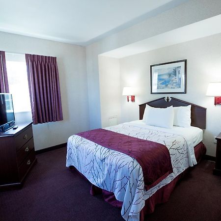 Portland Suites Airport East 외부 사진