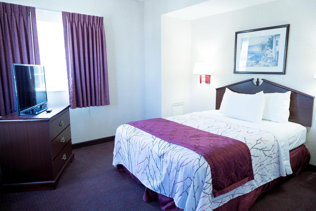 Portland Suites Airport East 외부 사진