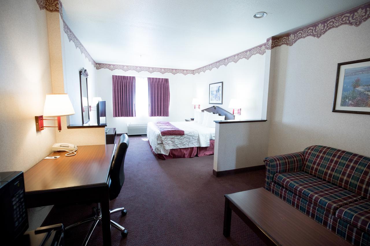 Portland Suites Airport East 외부 사진