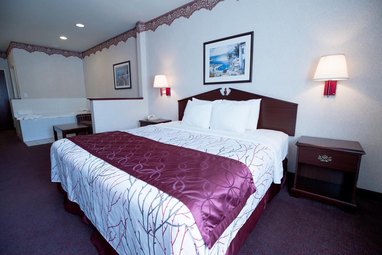 Portland Suites Airport East 외부 사진