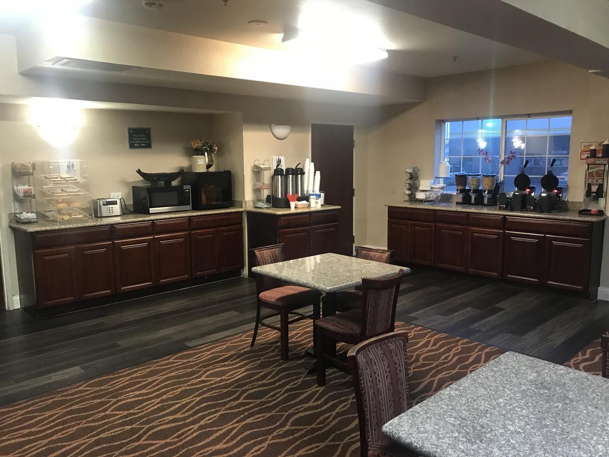 Portland Suites Airport East 외부 사진