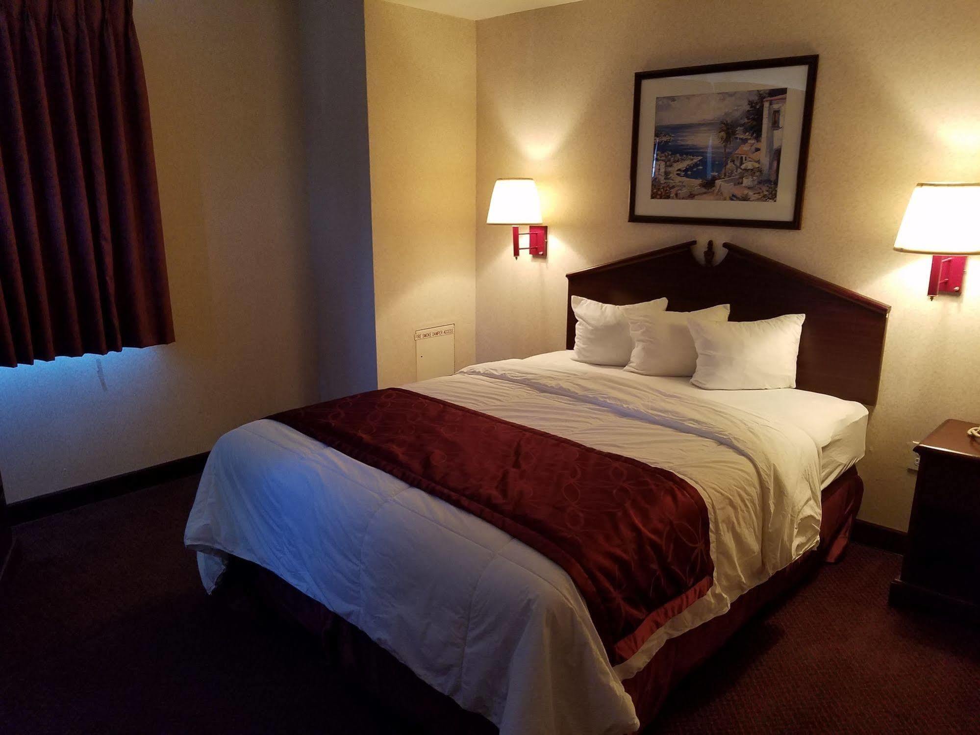 Portland Suites Airport East 외부 사진