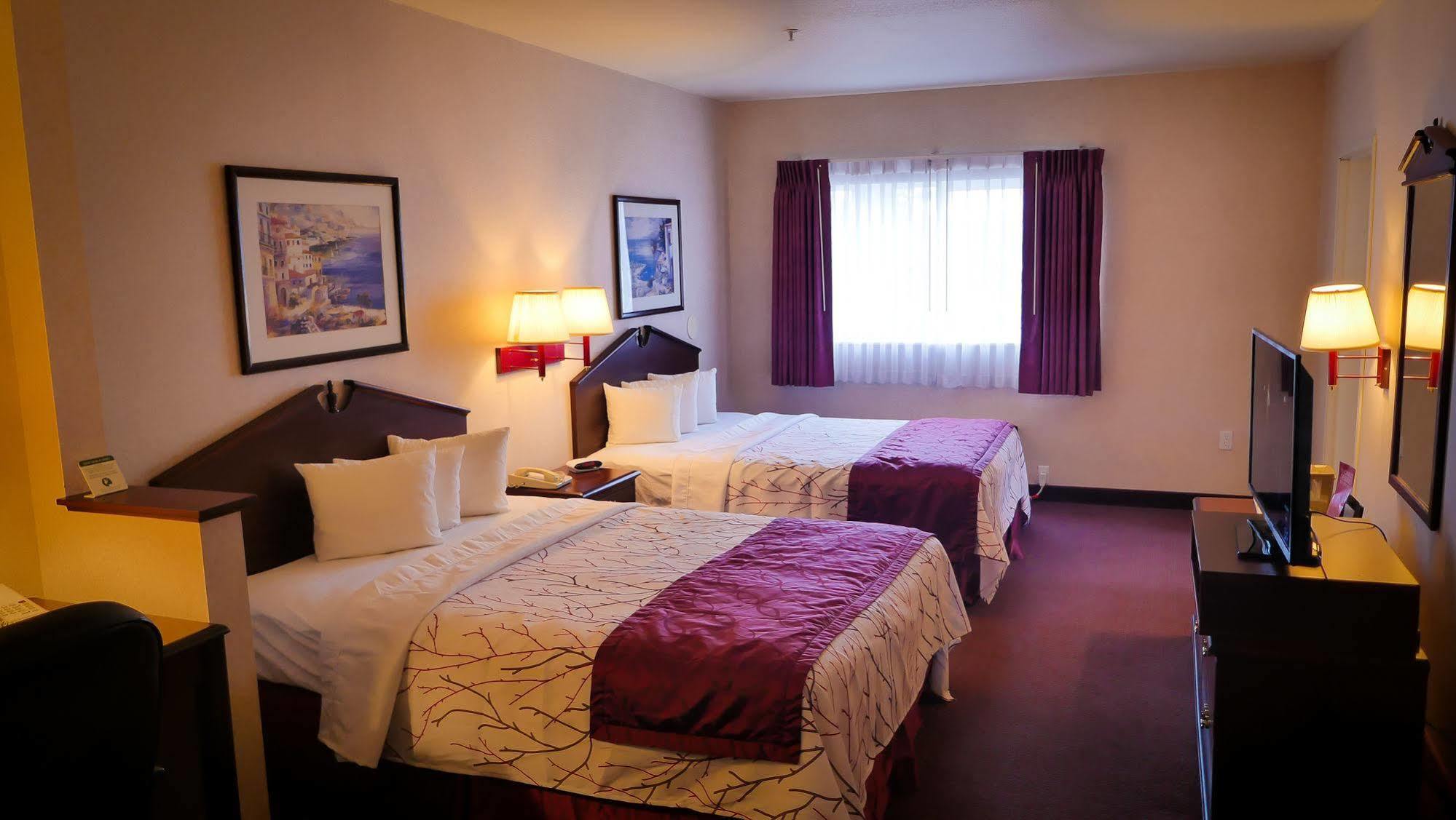 Portland Suites Airport East 외부 사진