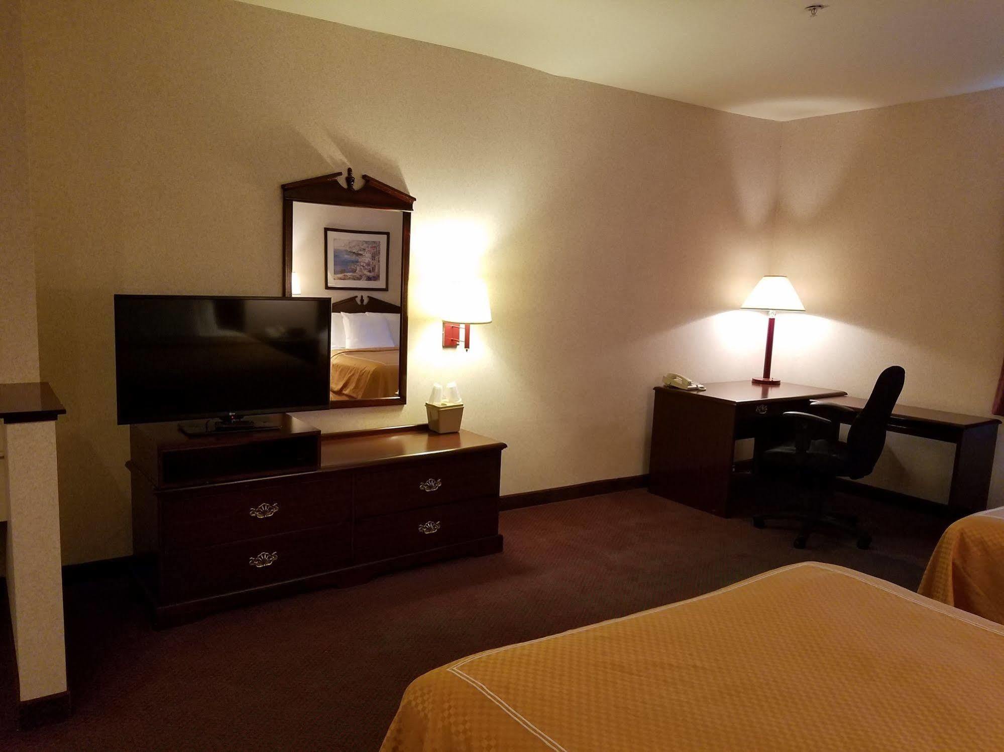 Portland Suites Airport East 외부 사진