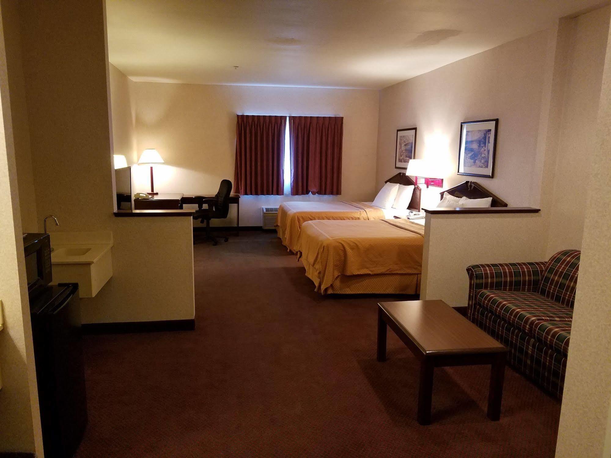 Portland Suites Airport East 외부 사진