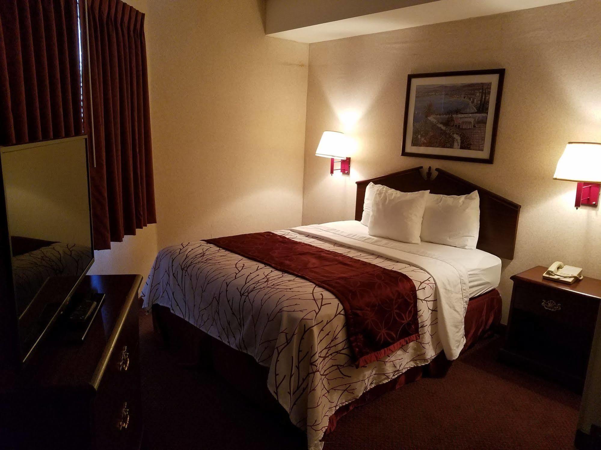 Portland Suites Airport East 외부 사진