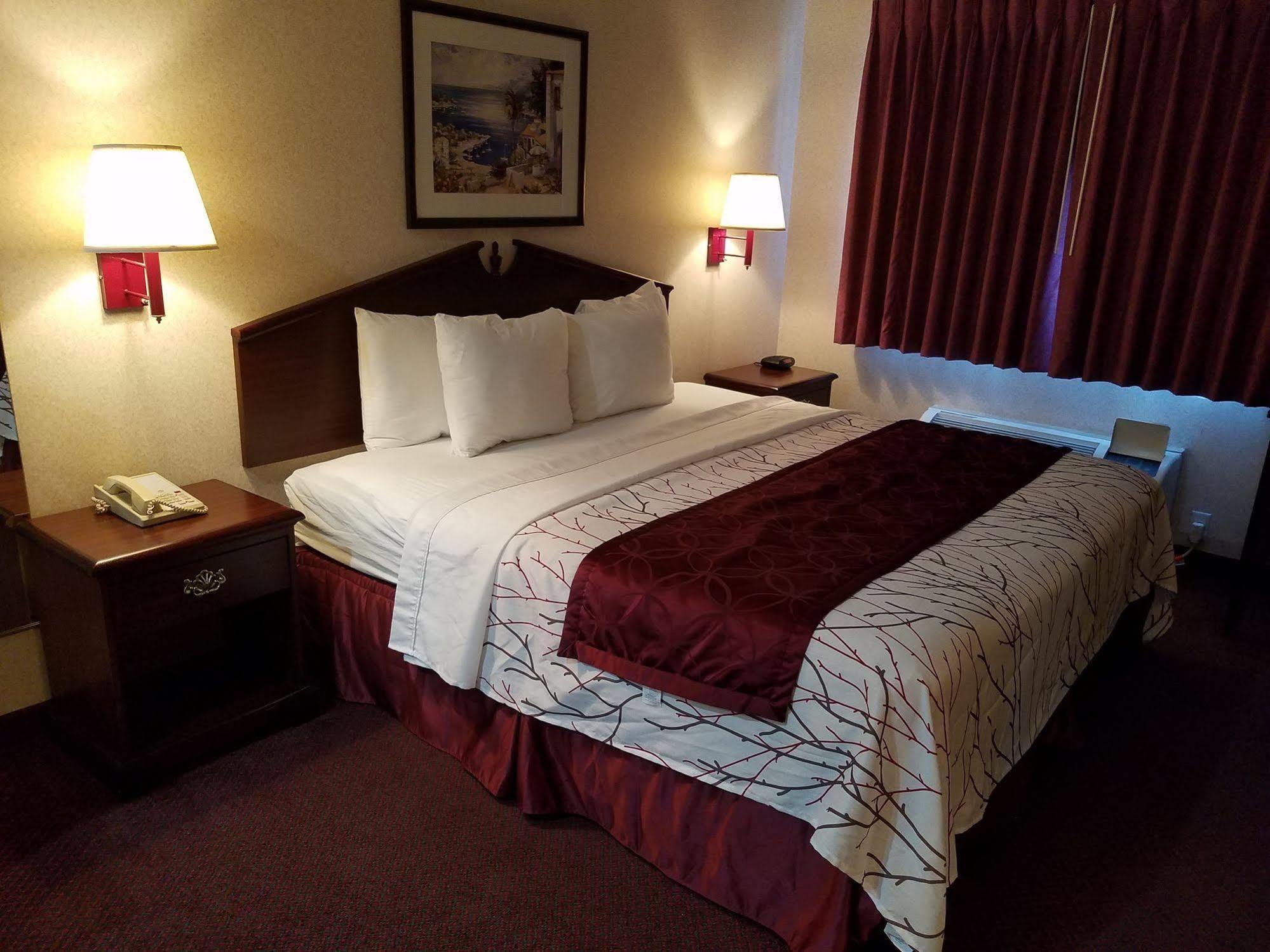 Portland Suites Airport East 외부 사진