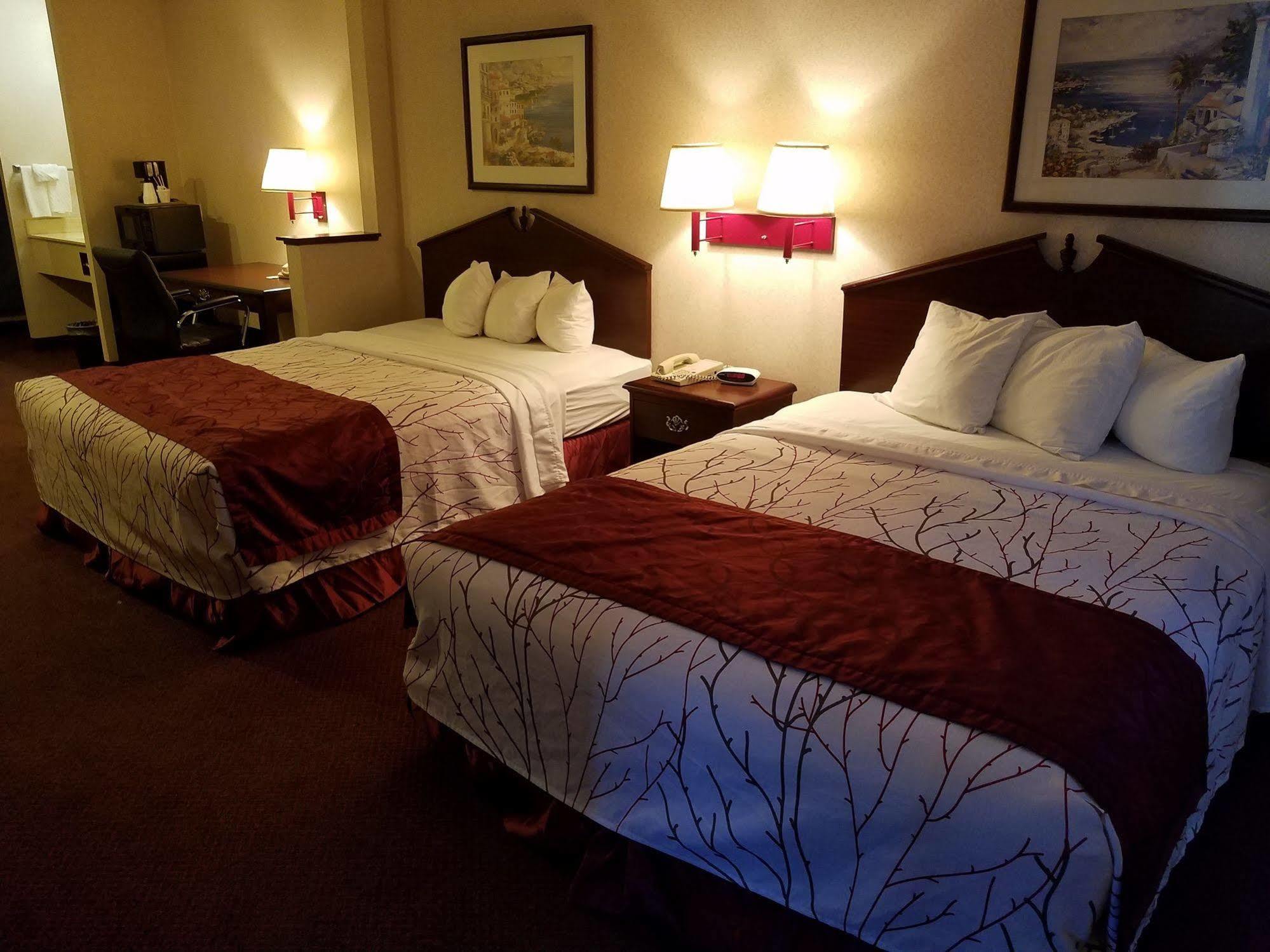 Portland Suites Airport East 외부 사진